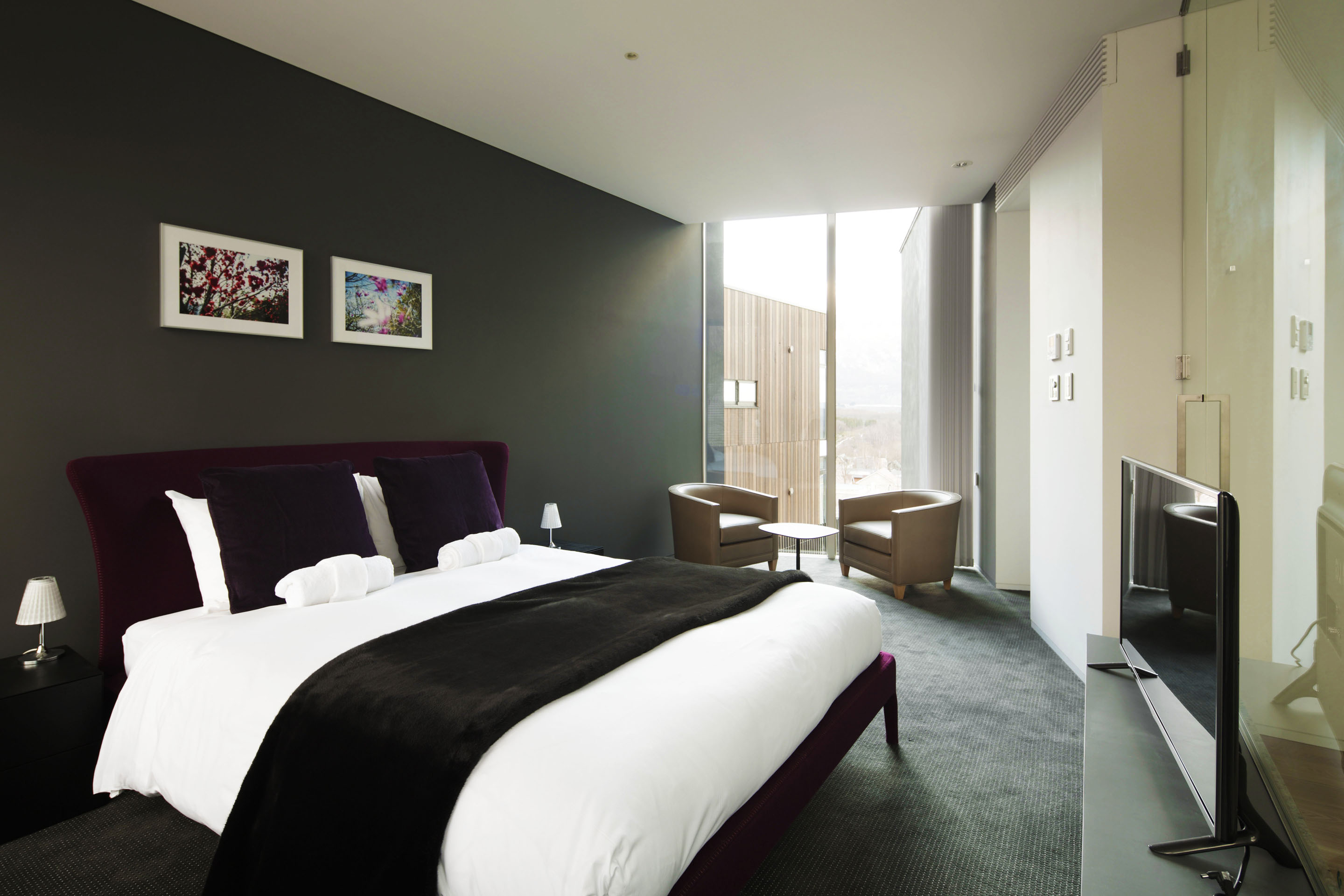 Terrazze Niseko frames a beautiful view on the Annupuri mountains designed by AE5 Partners