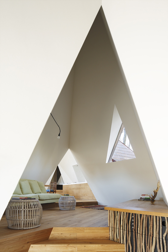 Triangular Residential Structures ’’Nasu Tepee’’ designed by Hiroshi Nakamura