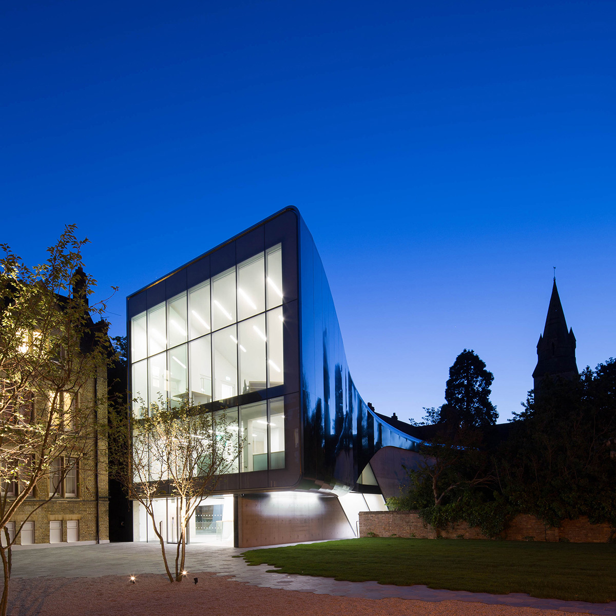 Zaha Hadid’s Investcorp Building wins Oxford Preservation Trust 2015 Award