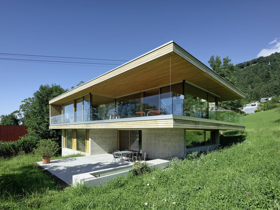 Dietrich | Untertrifaller Architekten completes sandwich-shaped House D ...