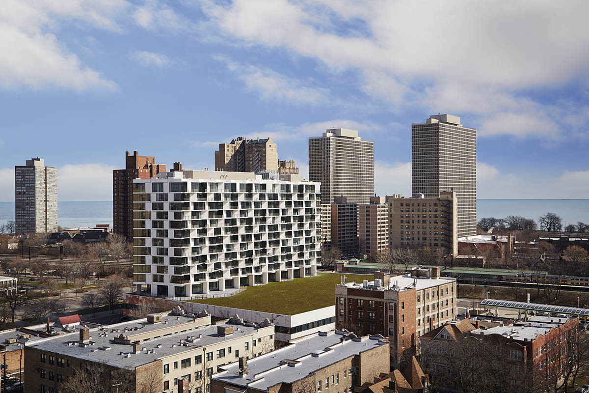 Studio Gang completes City Hyde Park in Chicago, comprised of many irregular patelliform balconies