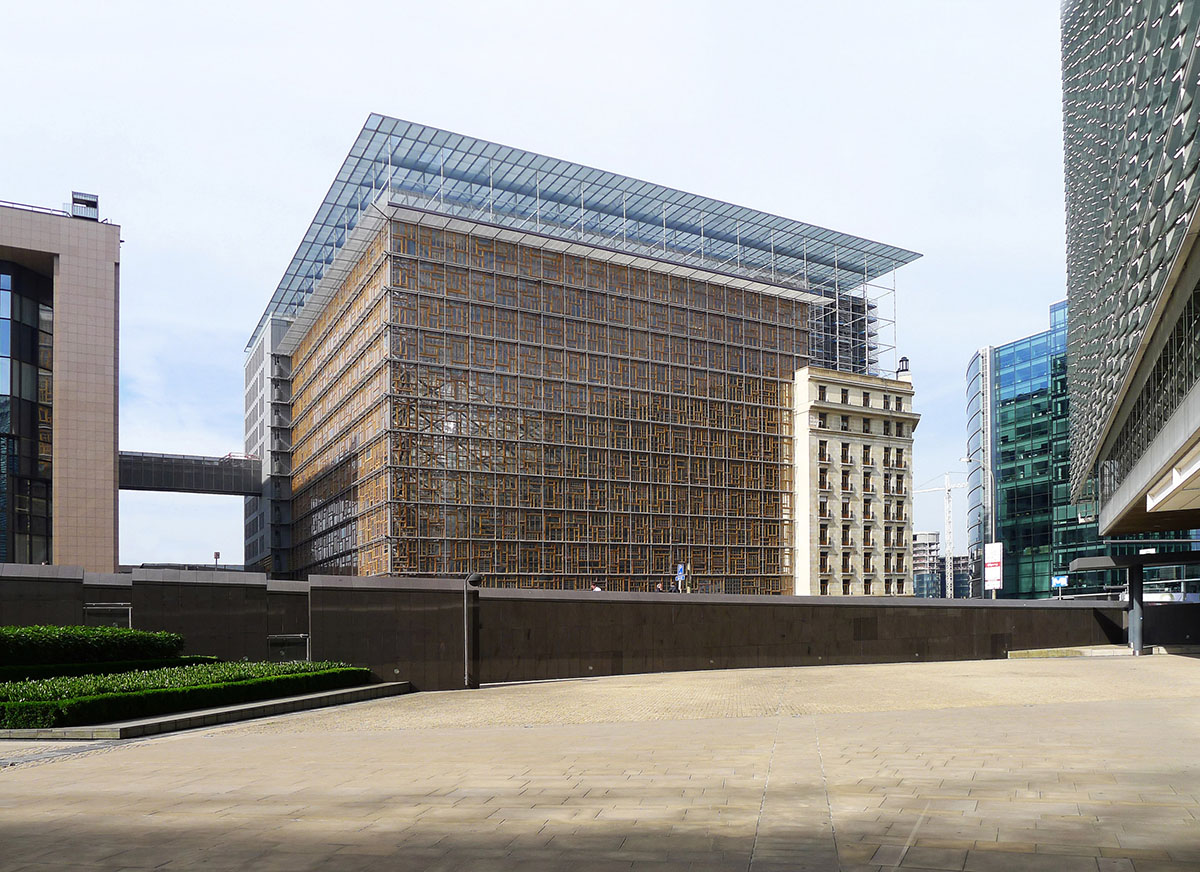 EU Headquarters’ facade is made of harmonised patchwork of oak windows and crystal like glazing