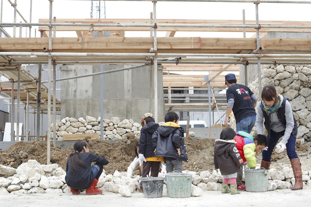 Japanese Okinawa restaurant promotes the local tradition with its masonry craftsmanship and cuisine