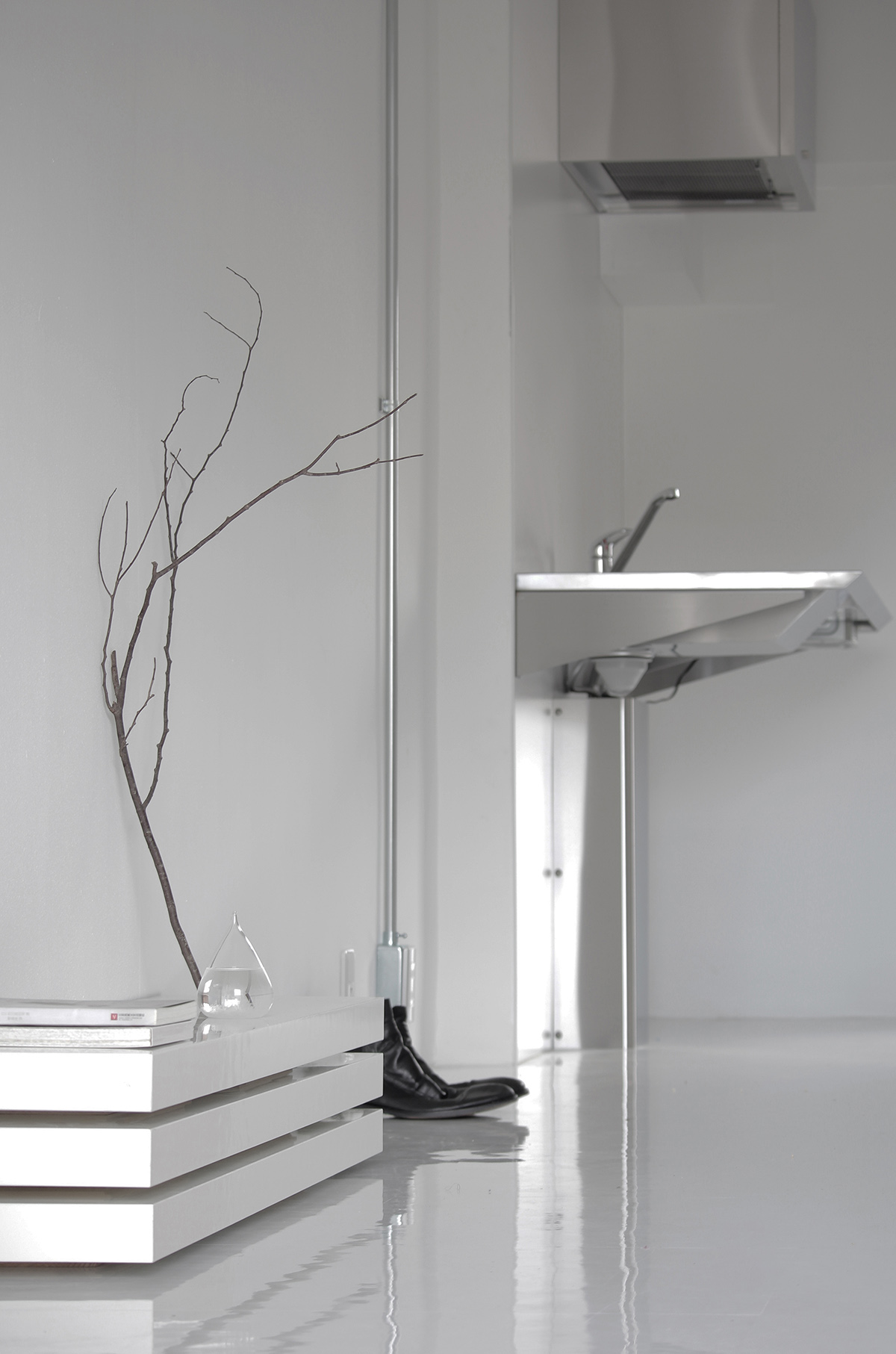 Jun Murata renovates small room of collective housing in Osaka with minimal green fixtures