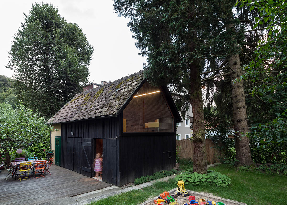 Sue Architekten converts roof space of an outbuilding into a writer&rsquo;s workshop in Austria