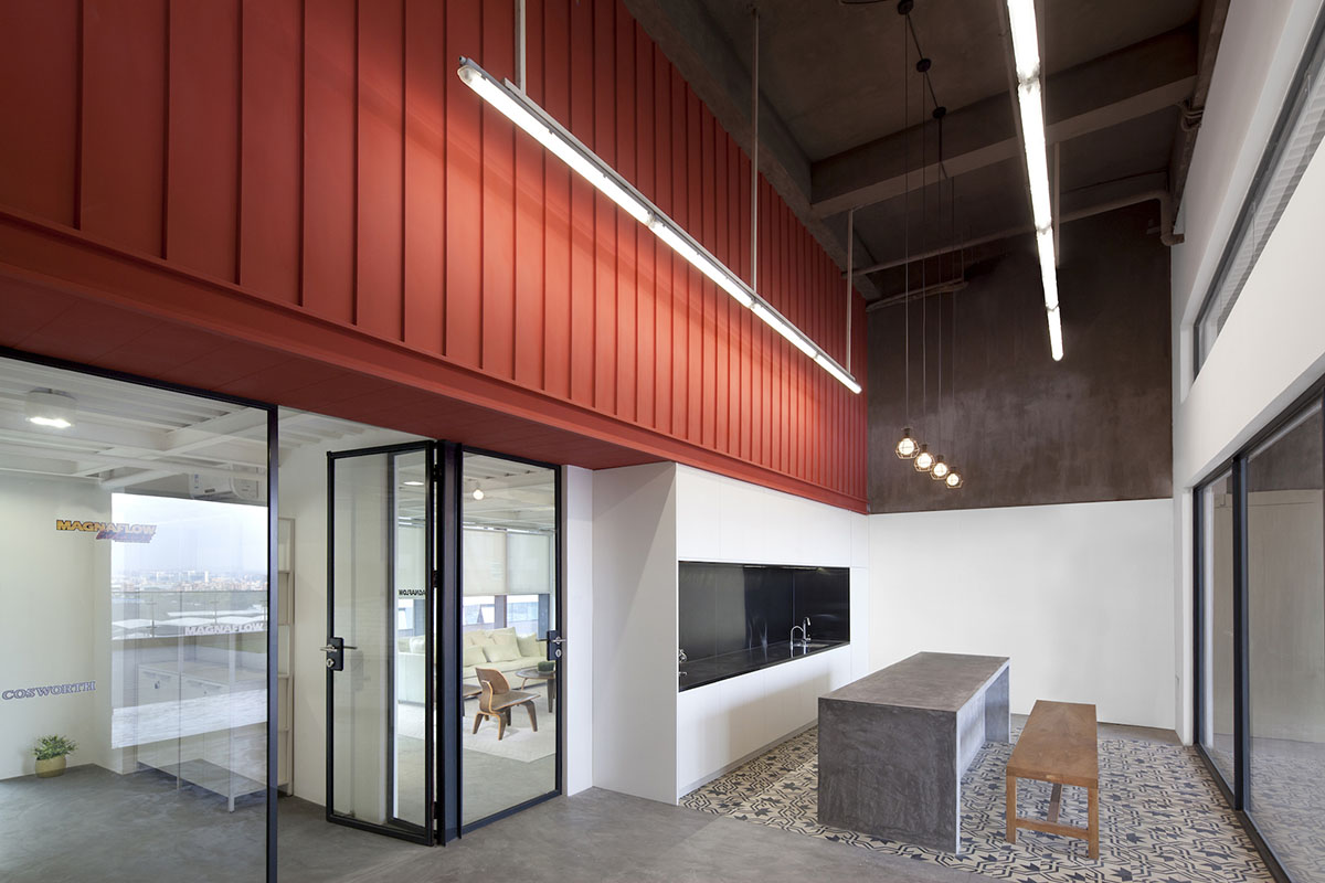 C.DD converted 6th floor of a flat in China into a container-like living and working space