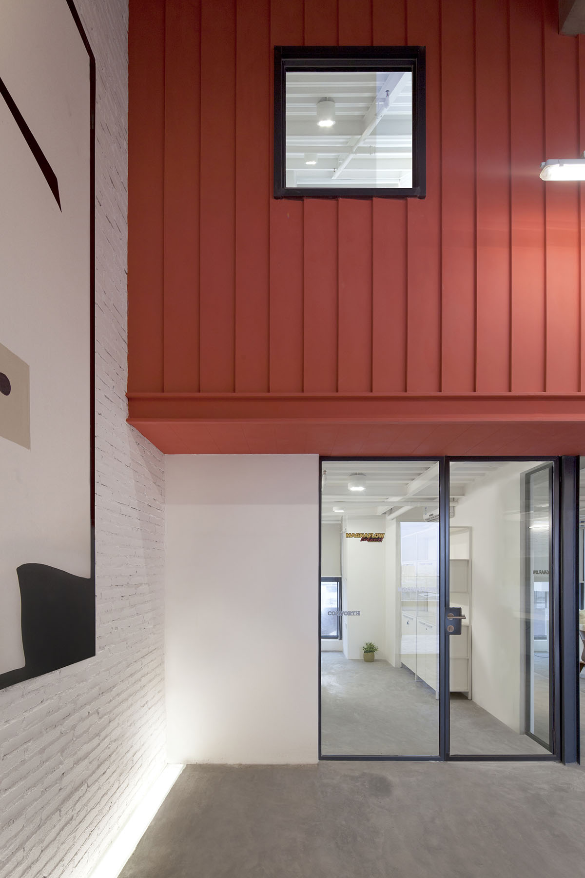 C.DD converted 6th floor of a flat in China into a container-like living and working space