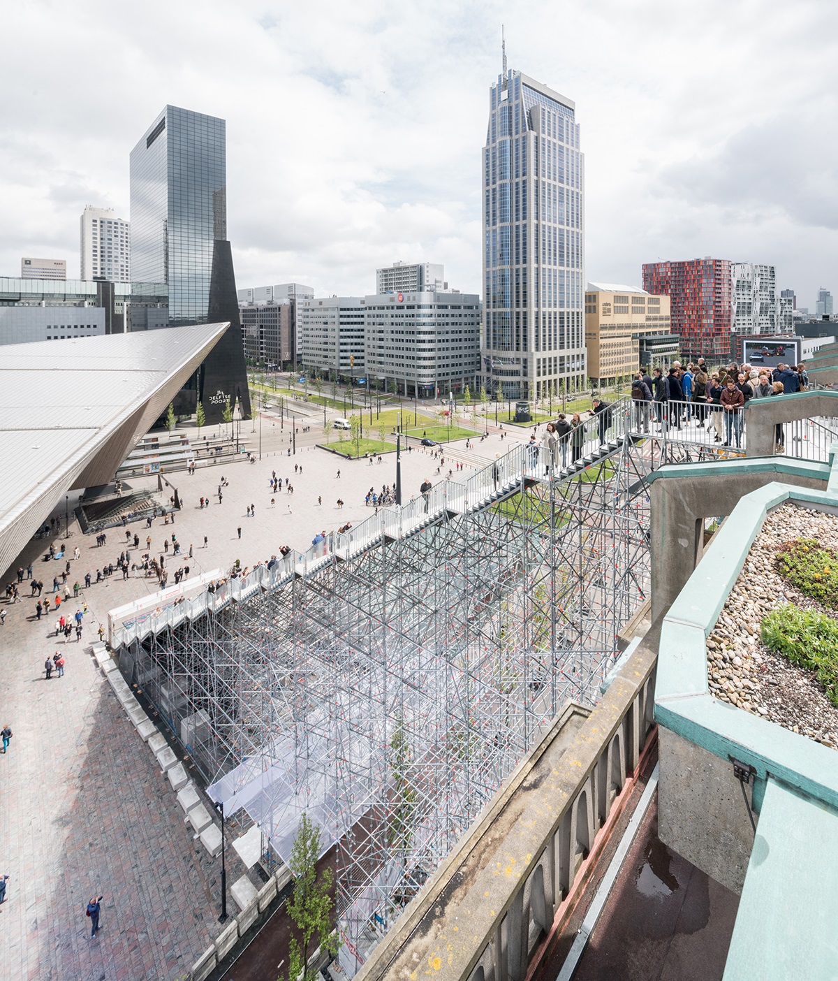 MVRDV’s ’Giant Stairs’ opened in Rotterdam celebrating 75 year post-war reconstruction