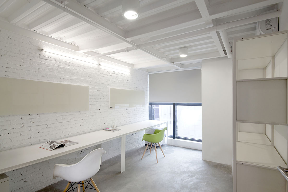 C.DD converted 6th floor of a flat in China into a container-like living and working space