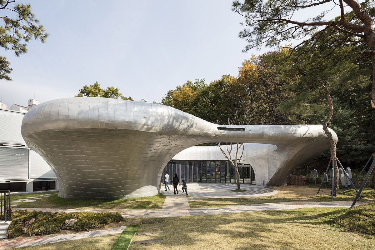 Moon Hoon completes Pino Museum Familia for Pinocchio dolls collector in Seoul