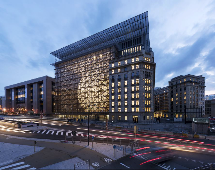 EU Headquarters’ facade is made of harmonised patchwork of oak windows and crystal like glazing