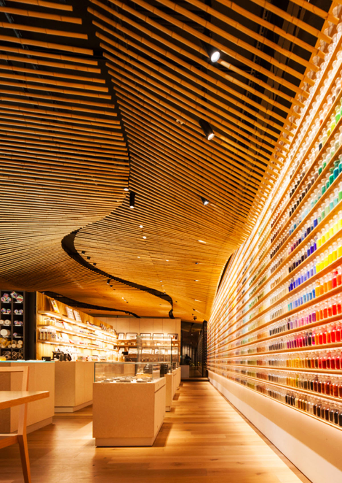 Kengo Kuma designed a wave of bamboo for the interior of ’Pigment’ shop ...