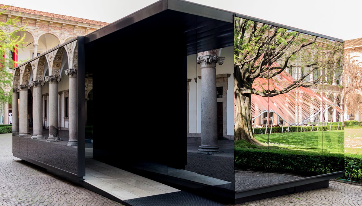 Parisotto+Formenton’s fully mirrored pavilion inspired by an emblematic scene of La Notte film