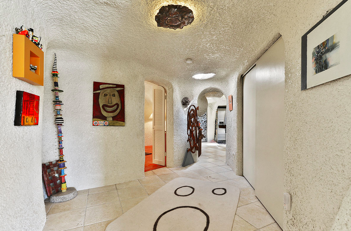 The Iconic Flintstone House’s price goes down $585,000 on the market, still searching its own buyer