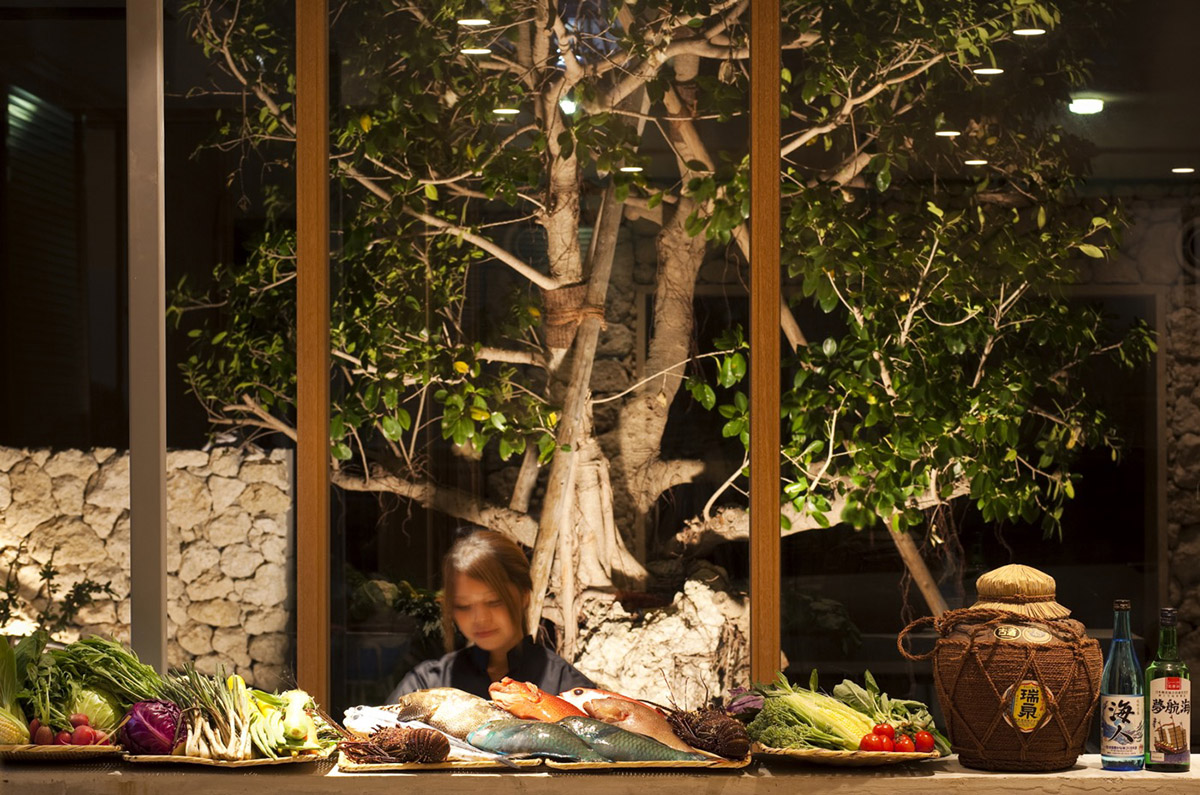 Japanese Okinawa restaurant promotes the local tradition with its masonry craftsmanship and cuisine