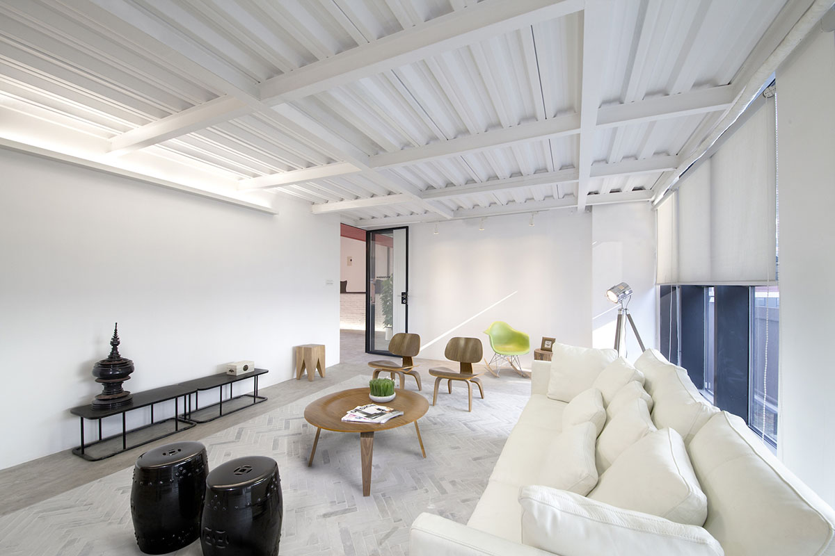 C.DD converted 6th floor of a flat in China into a container-like living and working space