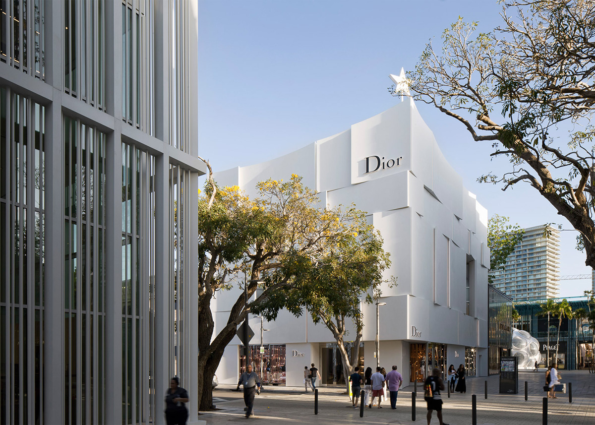 The New Dior Shop In Miami is shining in curved panels designed by Barbarito Bancel Architectes