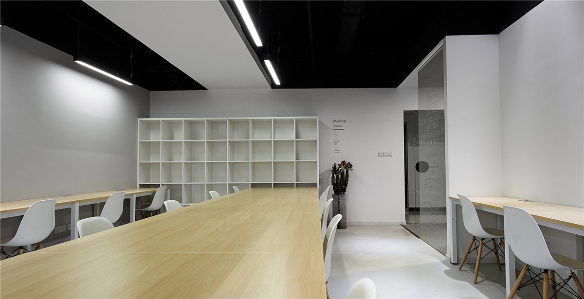 Muxin Design completed Intoo Office in China creating monochromatic style for the IT company
