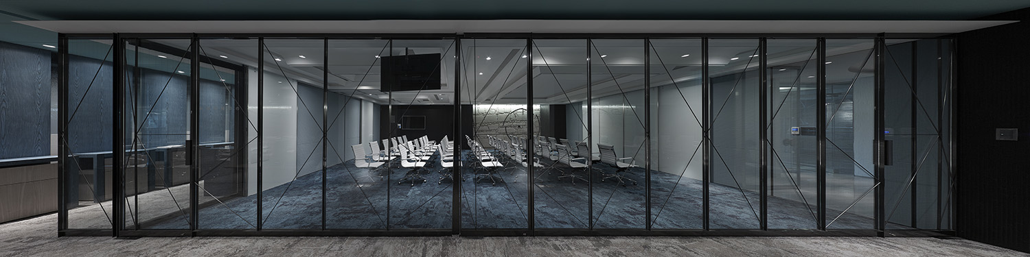 Waterfrom Design completed cnYES Office in Taiwan by using gold and blue colours