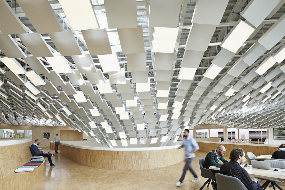 LAVA sets a parametric tree in the Philips Lighting Headquarters by adding intelligent lights