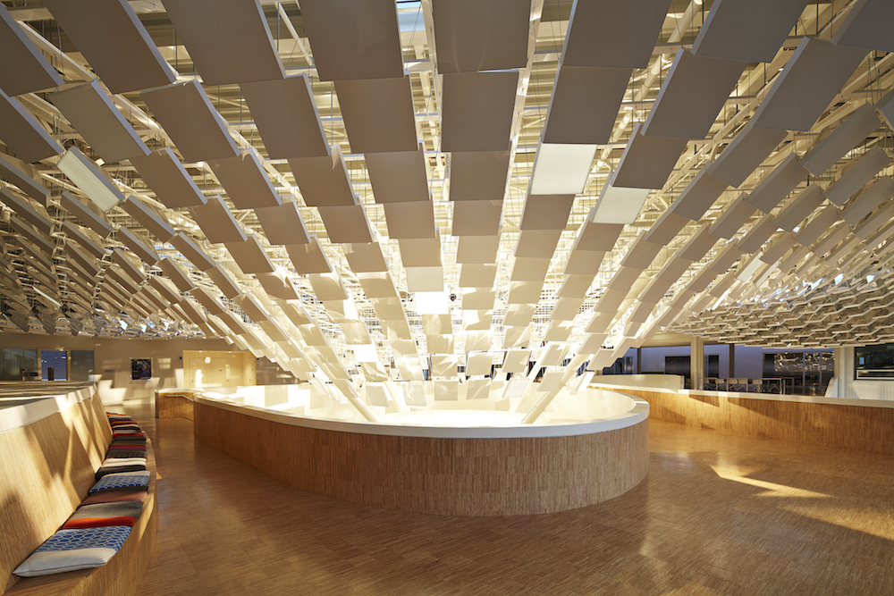 LAVA sets a parametric tree in the Philips Lighting Headquarters by adding intelligent lights