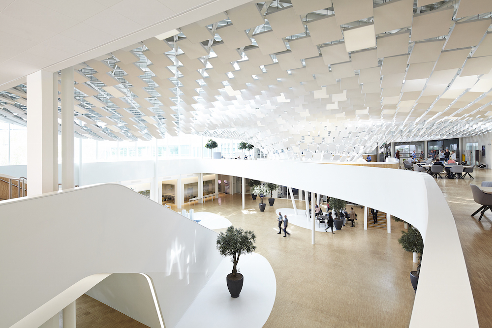 LAVA sets a parametric tree in the Philips Lighting Headquarters by adding intelligent lights