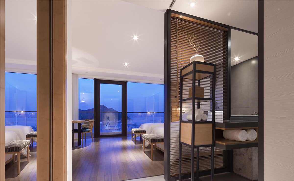 Shenzhen Bay Yacht Club +White Sail Hotel creates an interlocking facade by Shenzhen Rongor Design