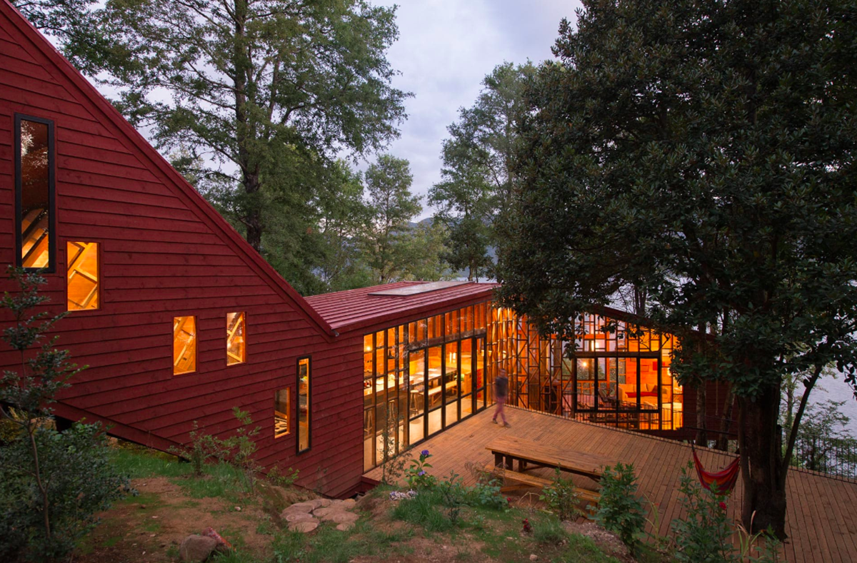 Sebastian Irarrazaval completes snake-shaped 2Y House in Chile’s wild forests