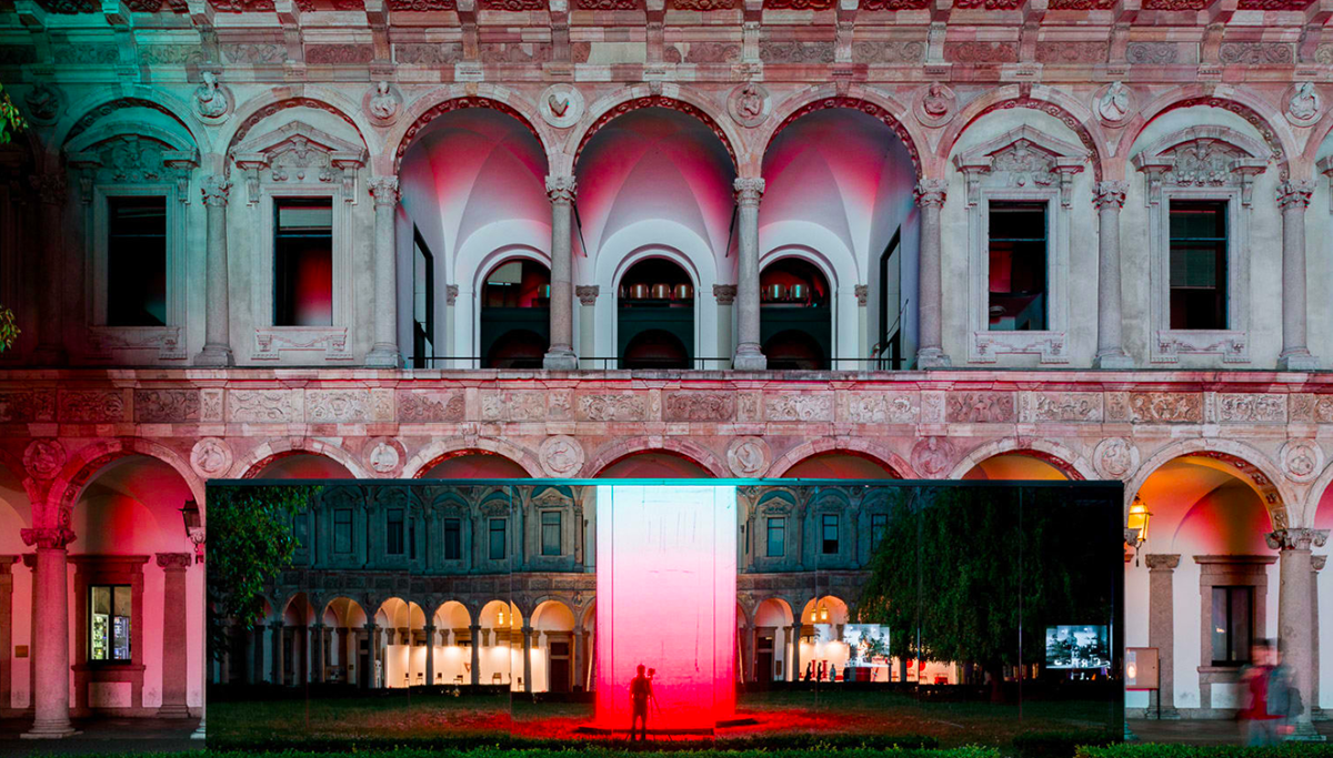 Parisotto+Formenton’s fully mirrored pavilion inspired by an emblematic scene of La Notte film