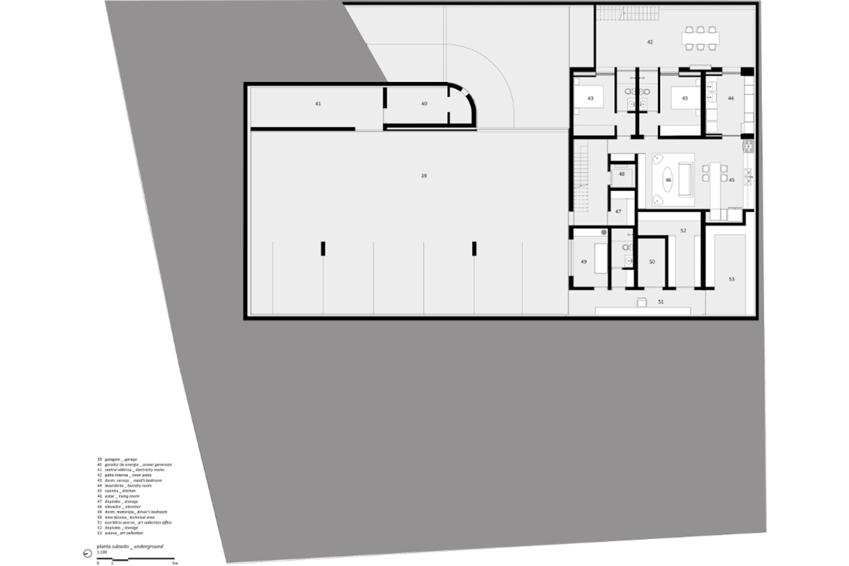 A 25,50 metre-long ramp creates smooth transition between rooms in the Studio MK27’s Ramp House
