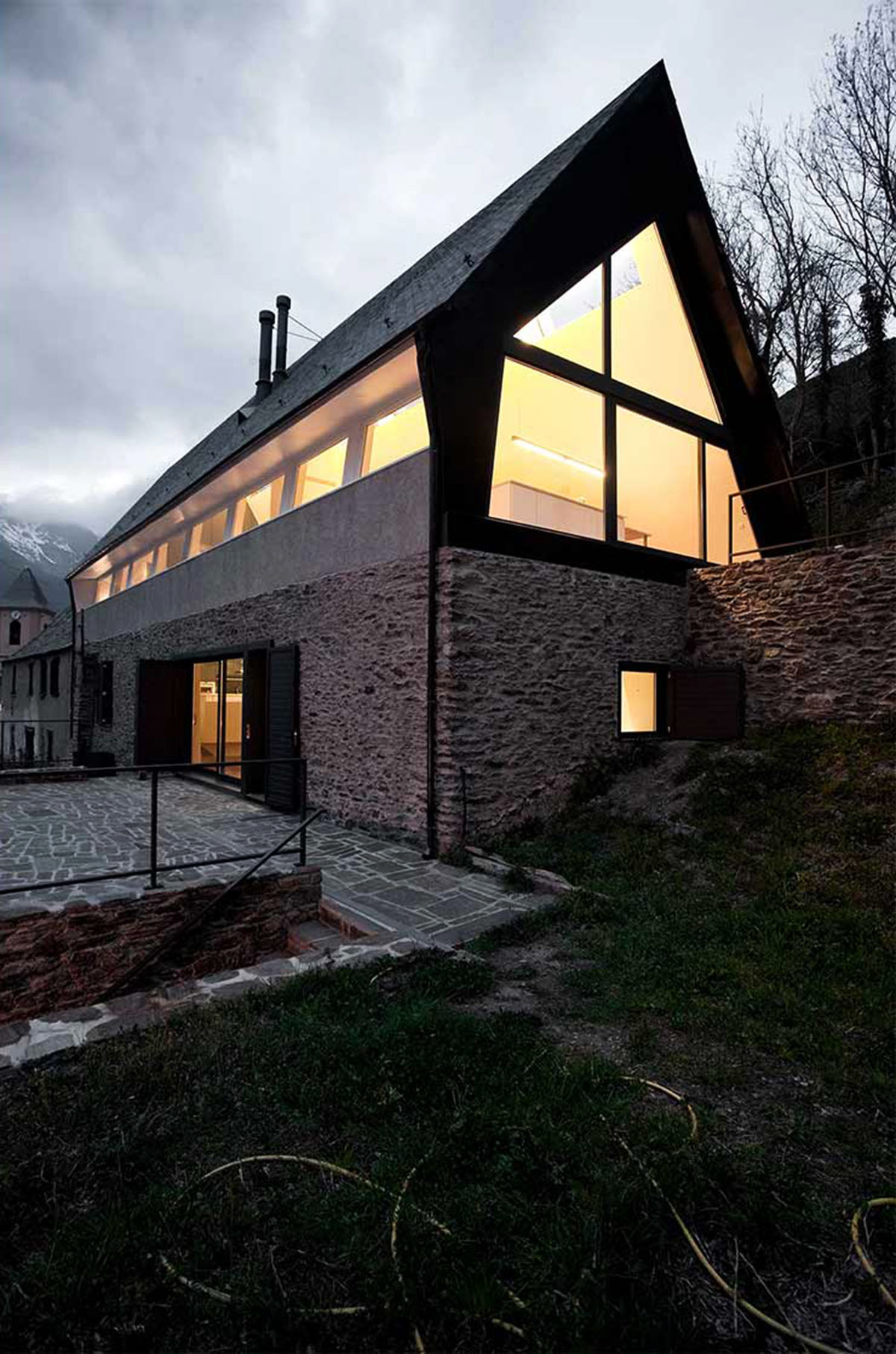 Cadaval & Sola-Morales renovates existing old vernacular house by using dry stone in Spain