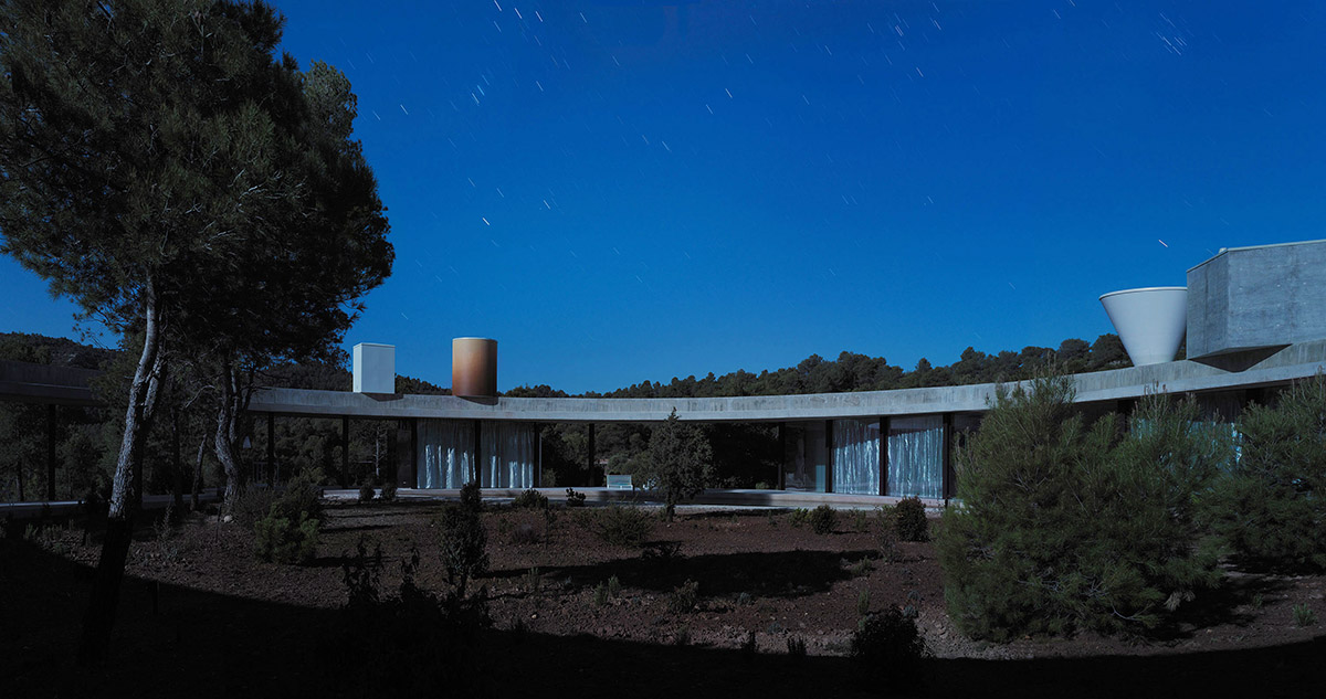 Office KGDVS&rsquo; Solo House Presents A Circular Catwalk Overlooking Wilderness Of Matarra&ntilde;a