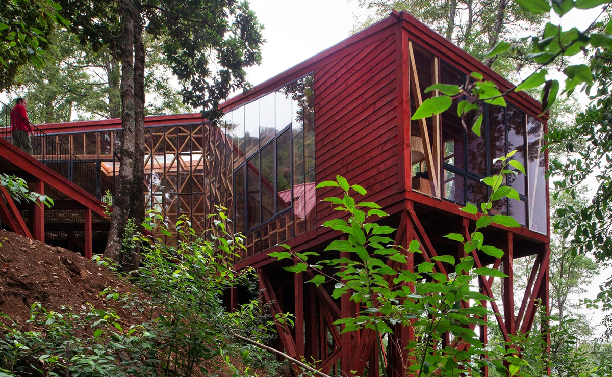 Sebastian Irarrazaval completes snake-shaped 2Y House in Chile’s wild forests
