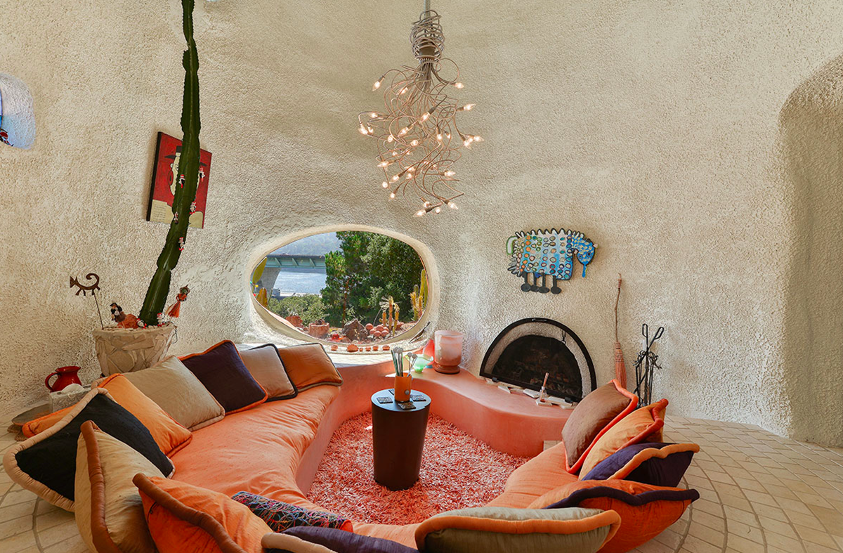 The Iconic Flintstone House’s price goes down $585,000 on the market, still searching its own buyer