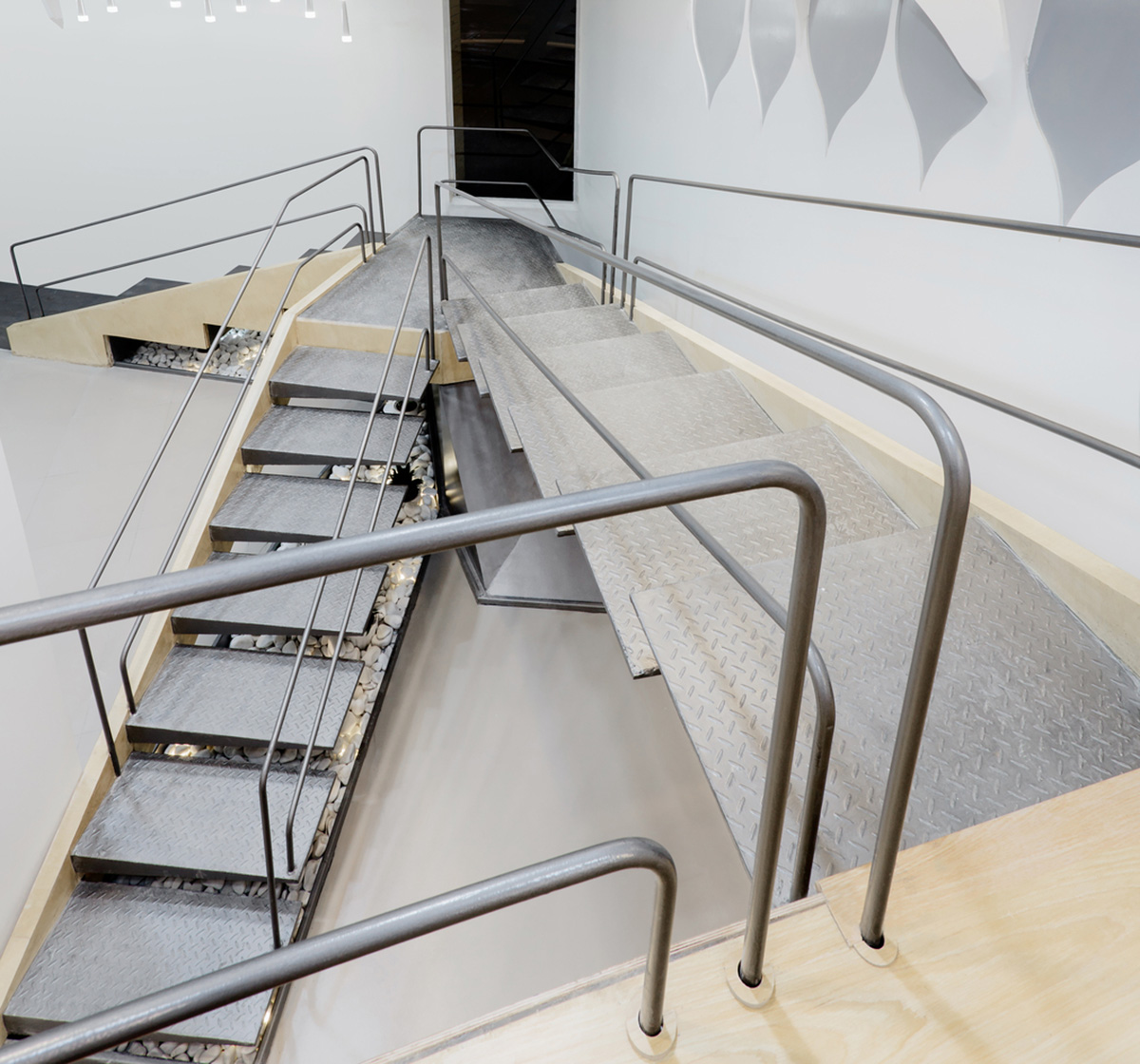 Harmonic Trend [L] interpreted Persian patterns in nostalgic way in the interior of Maher Store