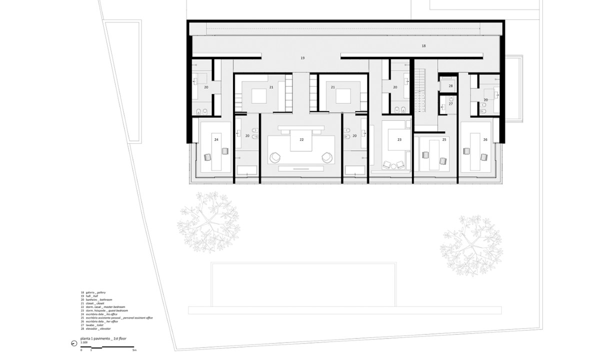 A 25,50 metre-long ramp creates smooth transition between rooms in the