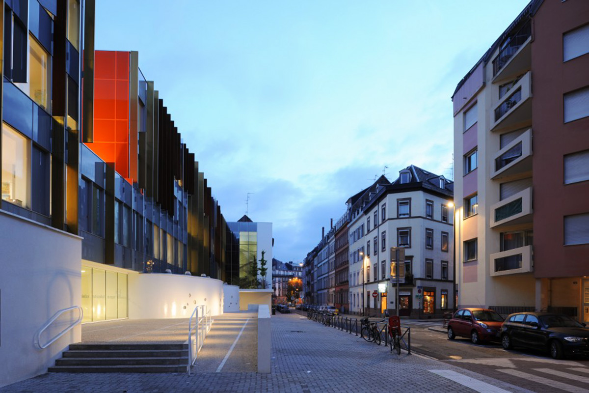 Dominique Coulon & Associ&eacute;s creates fluid and playful spaces for the &lsquo;Saint-Jean&rsquo; school in France