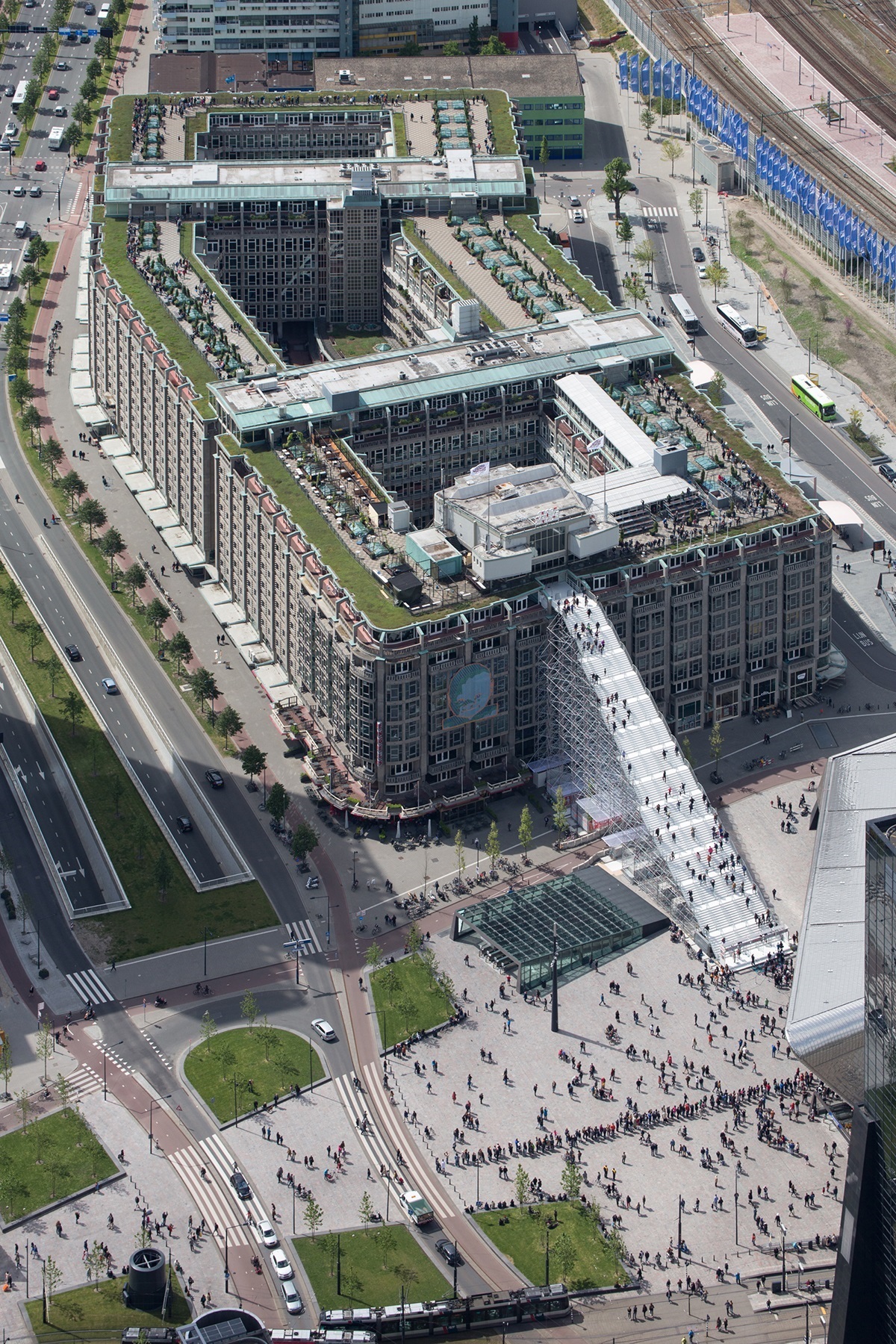 MVRDV’s ’Giant Stairs’ opened in Rotterdam celebrating 75 year post-war reconstruction