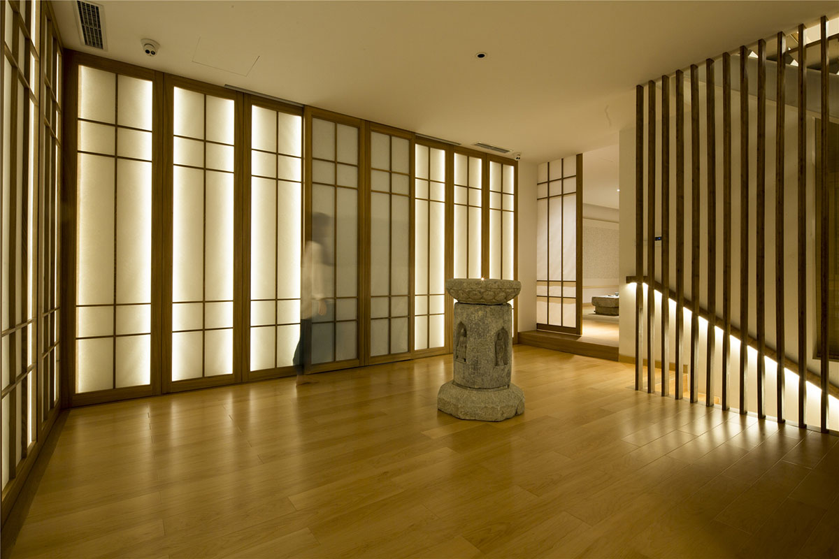 He Wei reimagines the circulation of 1970s factory in China by adding Tea Chamber