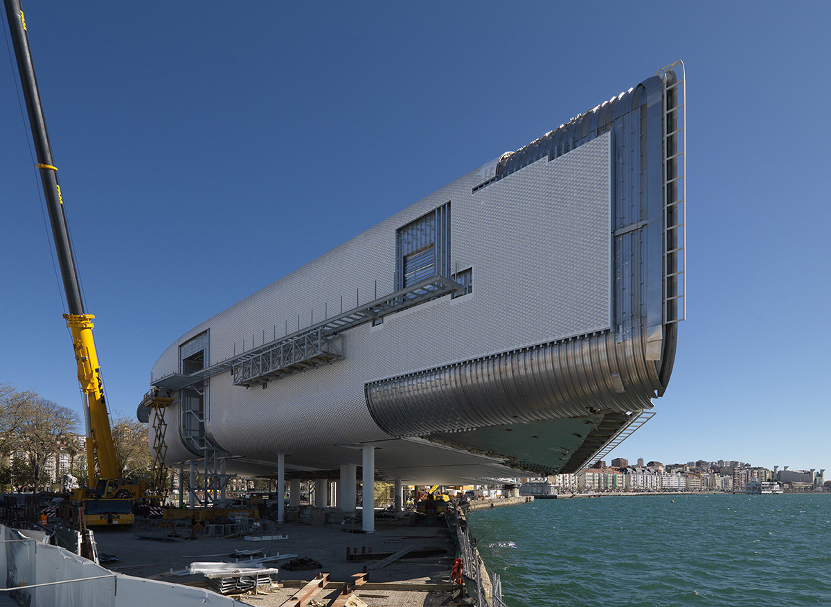 Renzo Piano&rsquo;s giant spaceship Centro Bot&iacute;n nears completion in Spain