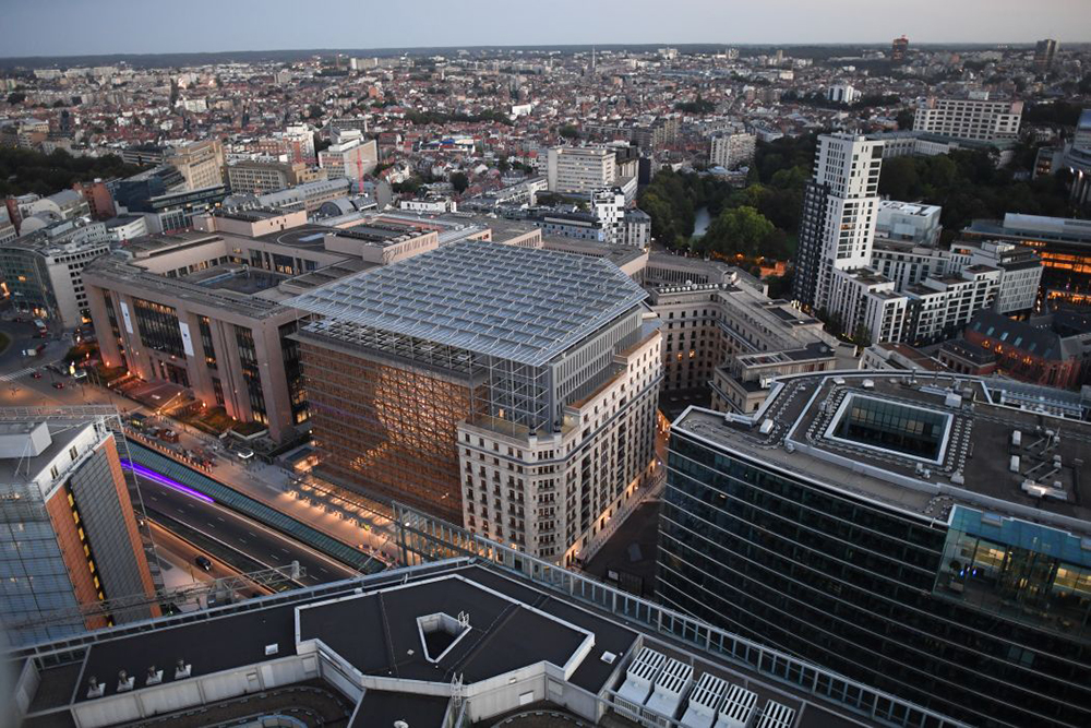 EU Headquarters’ facade is made of harmonised patchwork of oak windows and crystal like glazing