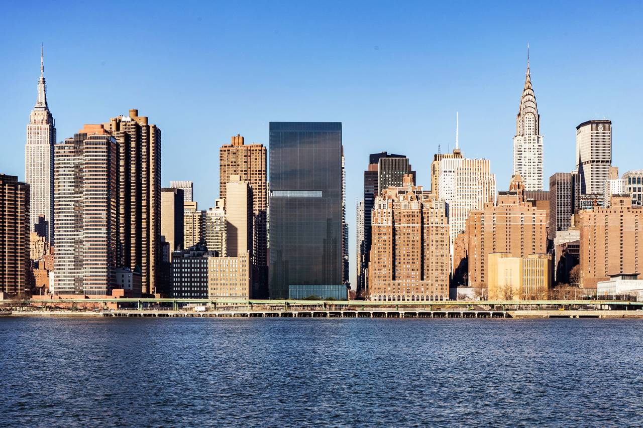 Richard Meier Changes His Palette for New Tower in New York