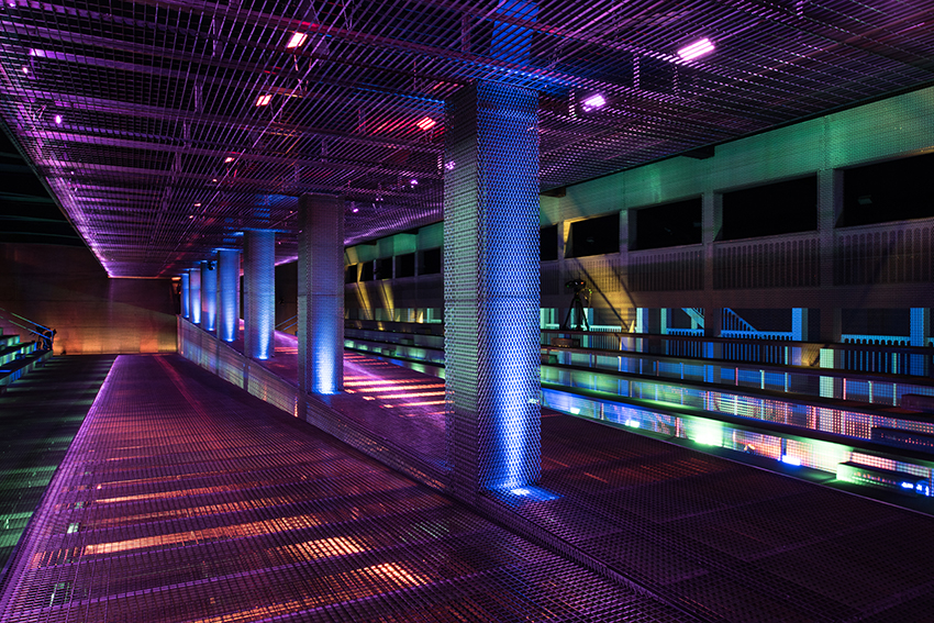 AMO sets linear metallic-coloured ramp for 2017 SS Prada Men&rsquo;s and Women&rsquo;s Show