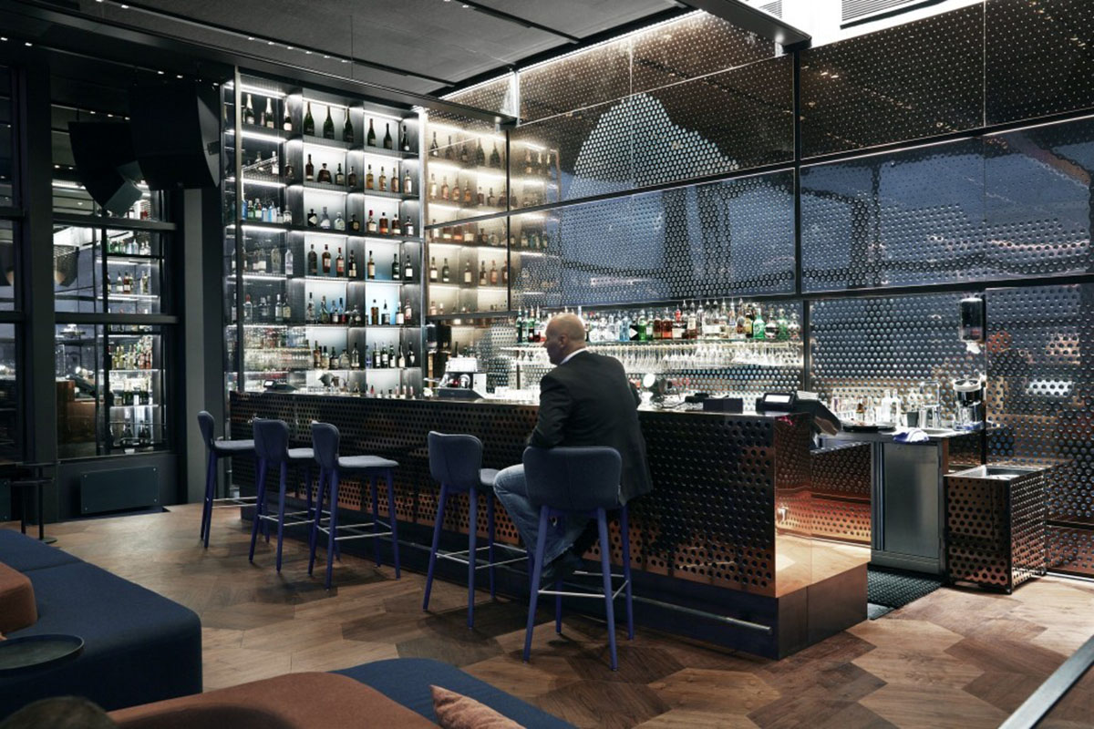 Snøhetta completes Summit Bar by using highly reflective wall in Oslo
