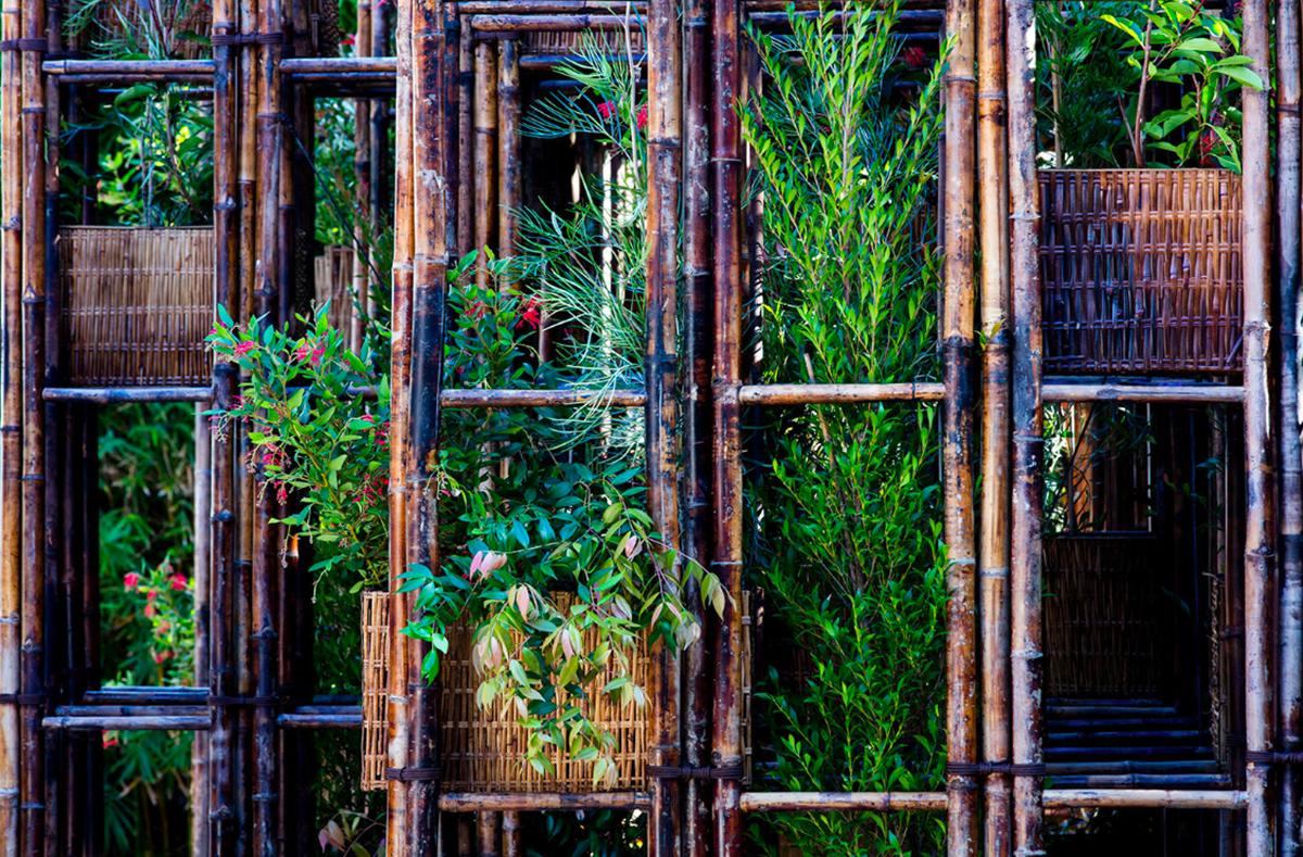 Vo Trong Nghia interlocks a large number of bamboos in Green Ladder structure