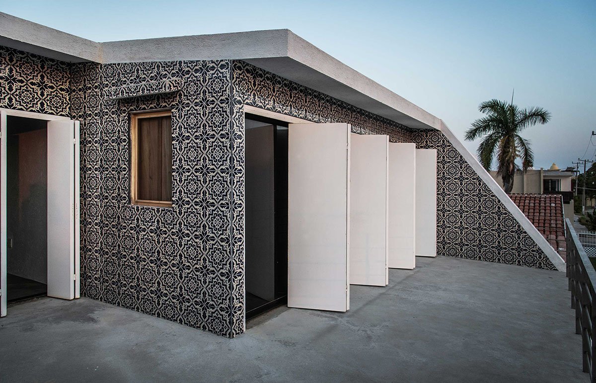 Mexico&rsquo;s 1960s house is covered by handmade tiles by Peter Pichler Architecture