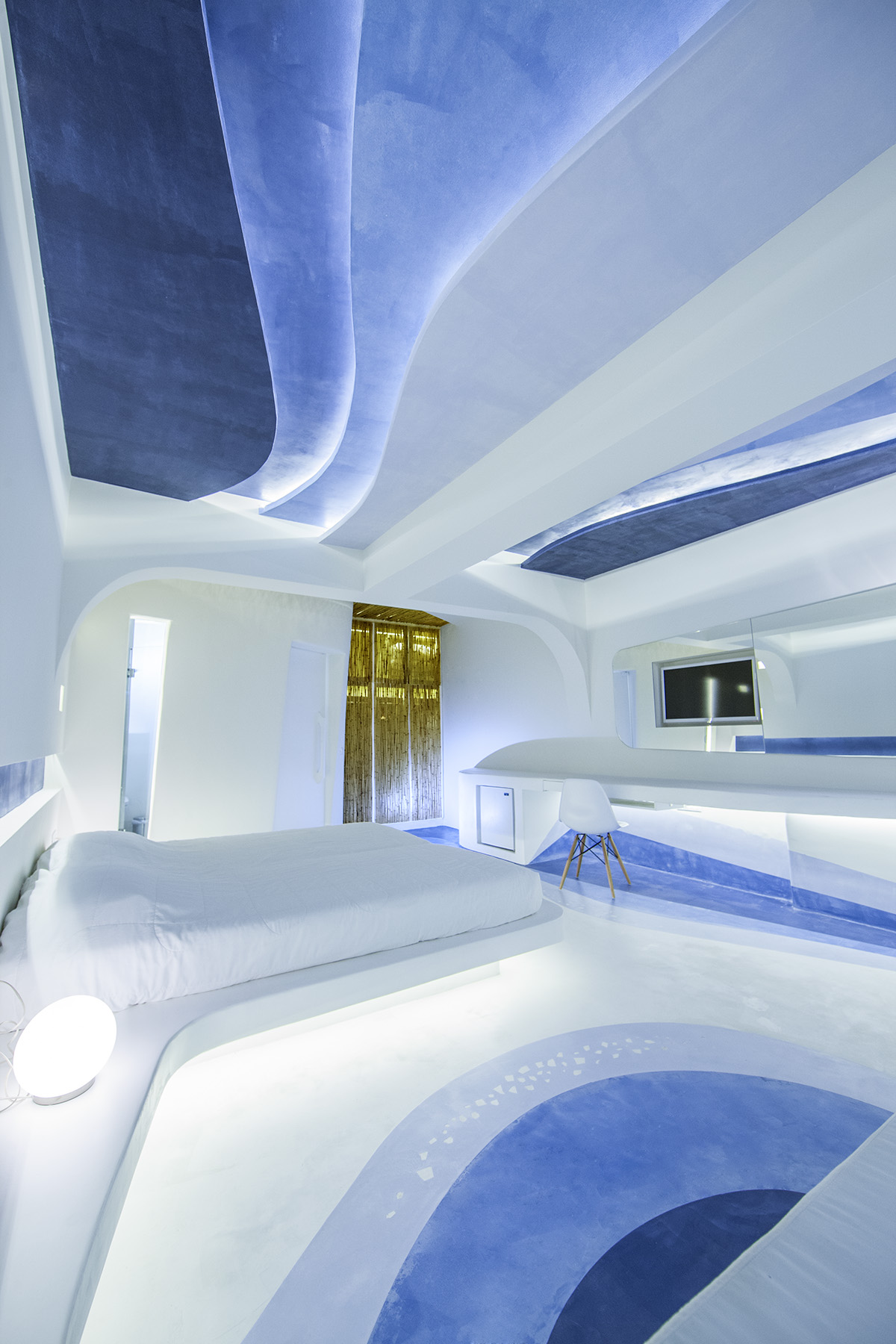 New Blue Suites in Greece are made up of Cocoon elements and harmonized with shades of blue by KLab