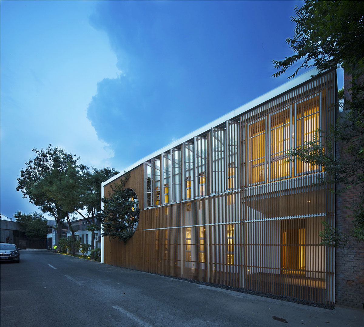 He Wei reimagines the circulation of 1970s factory in China by adding Tea Chamber