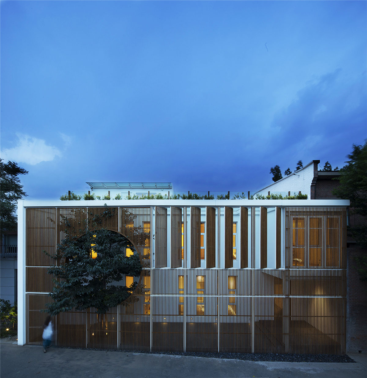 He Wei reimagines the circulation of 1970s factory in China by adding Tea Chamber