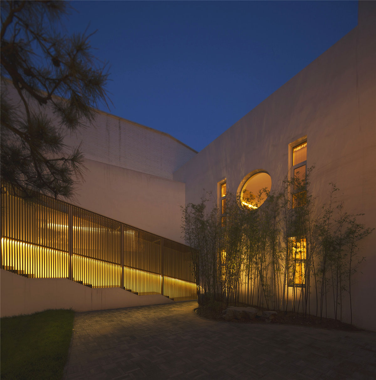 He Wei reimagines the circulation of 1970s factory in China by adding Tea Chamber